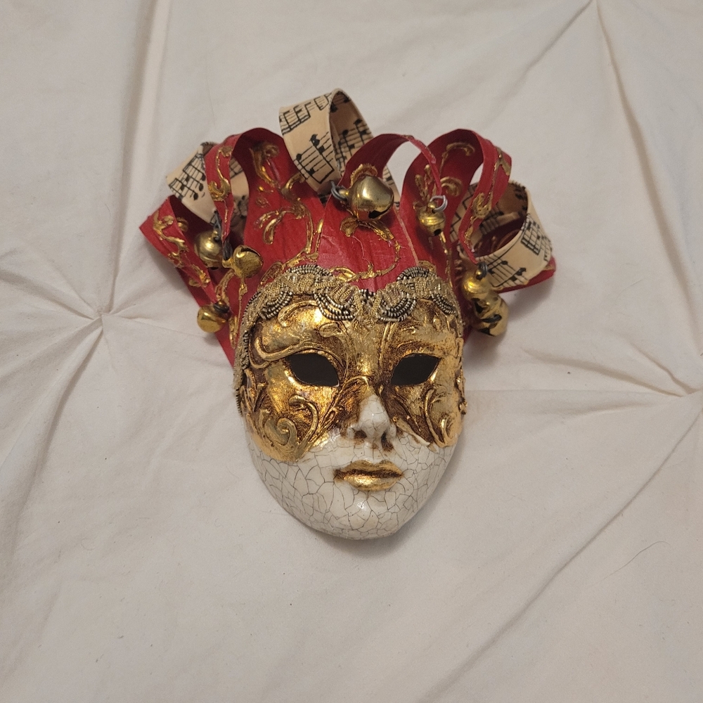 Wall Decor Venetian Mask with Musical Accents